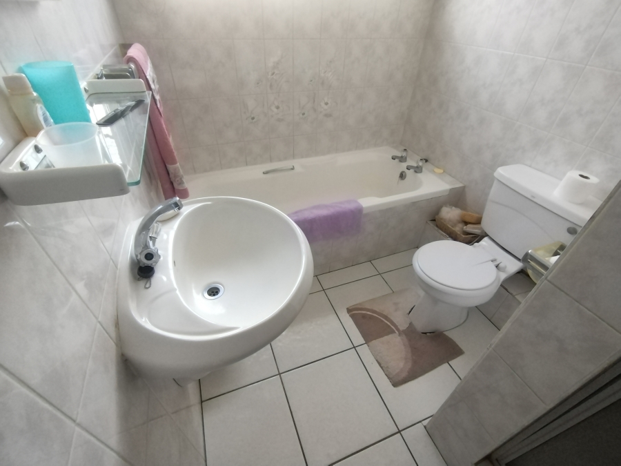 4 Bedroom Property for Sale in Wavecrest Eastern Cape